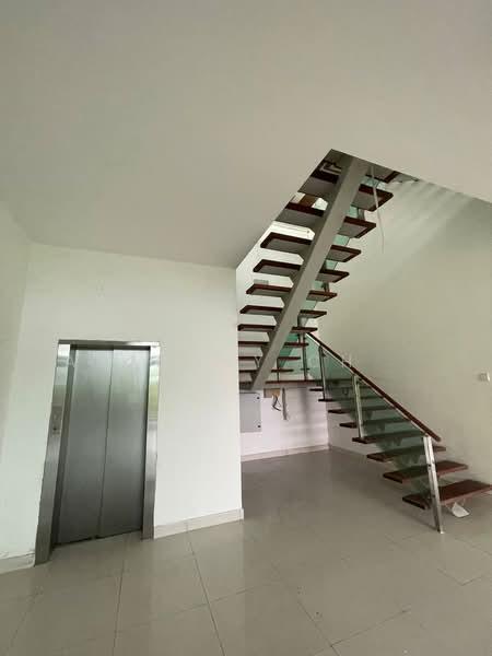 3.5 Storey Bangalow at Straight View for sale - 4