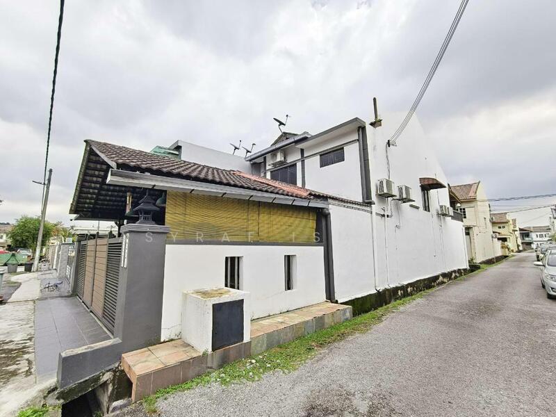 Fully Renovated End Lot Double Storey Terrace | Open Facing | Bandar Bukit Tinggi 1, Klang - 2