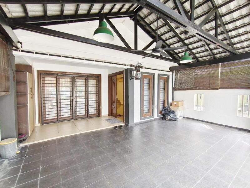 Fully Renovated End Lot Double Storey Terrace | Open Facing | Bandar Bukit Tinggi 1, Klang - 5