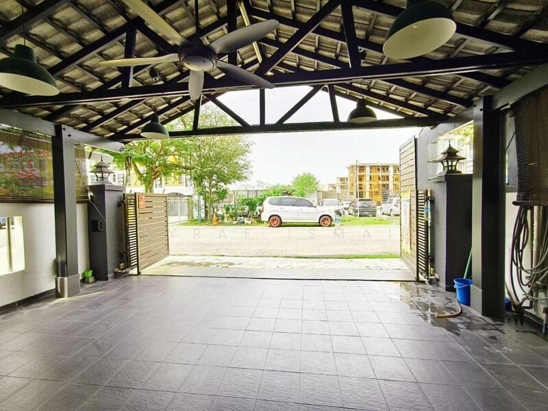 Fully Renovated End Lot Double Storey Terrace | Open Facing | Bandar Bukit Tinggi 1, Klang - 4