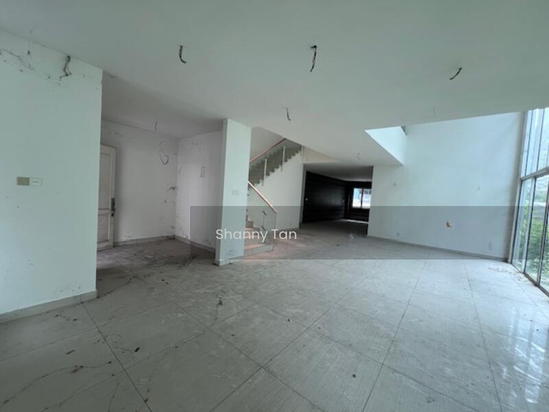 Surian Tropika, Bandar Sungai Long - 4