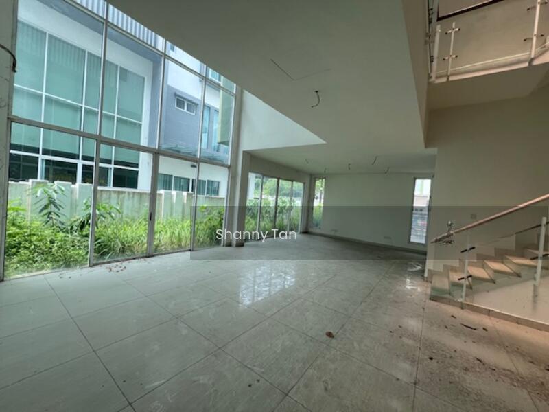 Surian Tropika, Bandar Sungai Long - 3