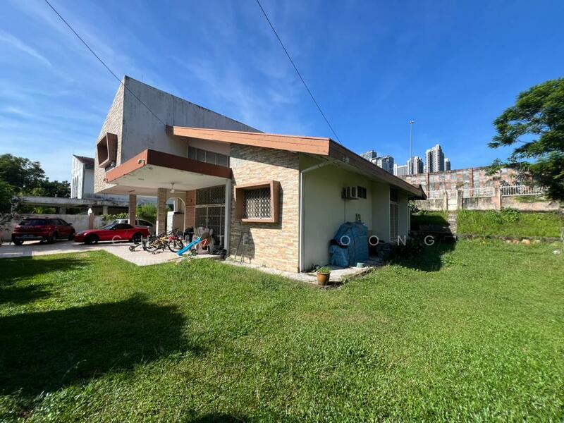 Ukay Heights Bungalow - 1