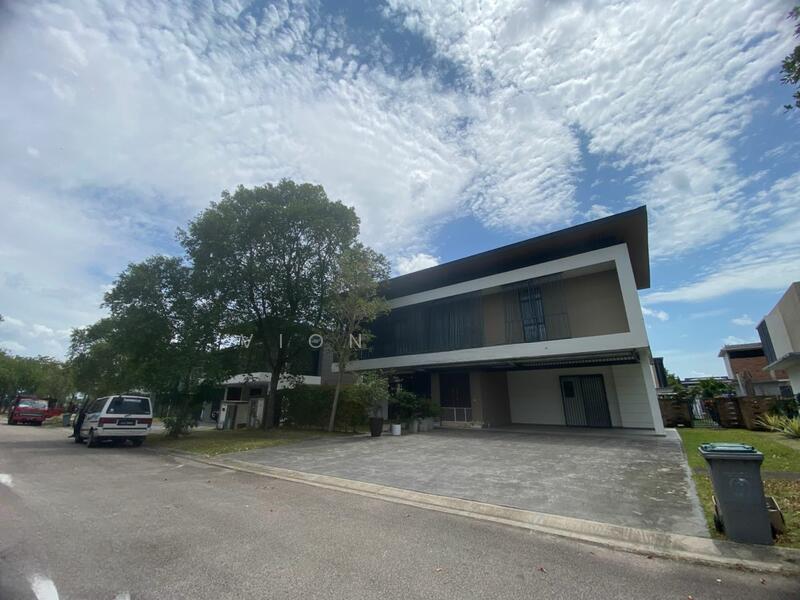 Noble Park Grand Pool Villas East Ledang - 1