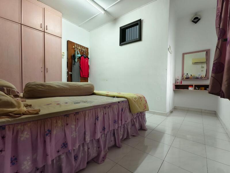 Taman Johor Jaya - 4