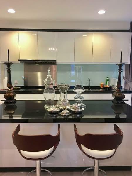 Avira Medini Iskandar - 5