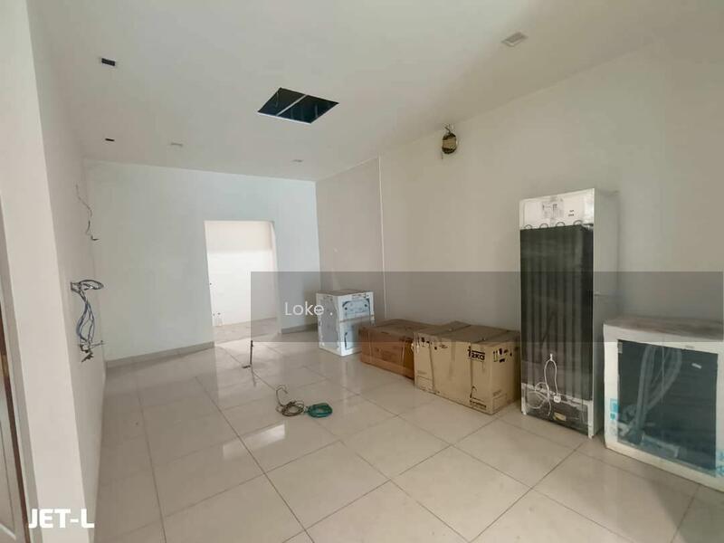 Semi-D house at Setia Damai - 4