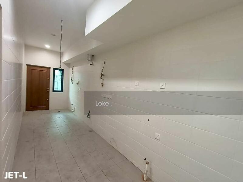 Semi-D house at Setia Damai - 5