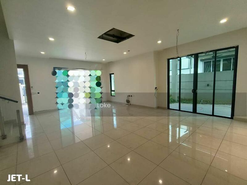 Semi-D house at Setia Damai - 3