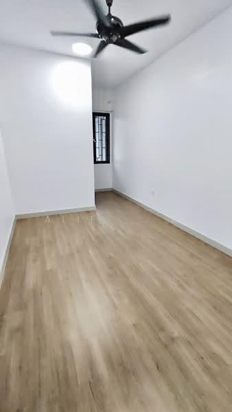 Elmina Green Three - 5