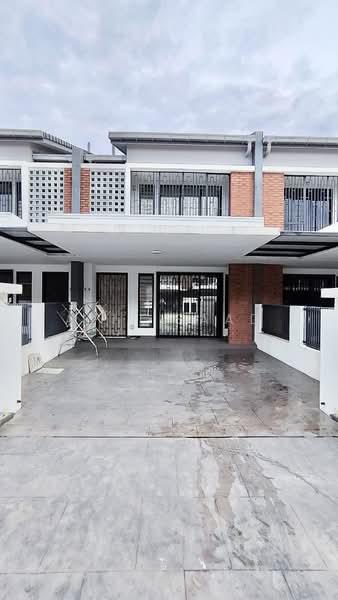 Elmina Green Three - 2