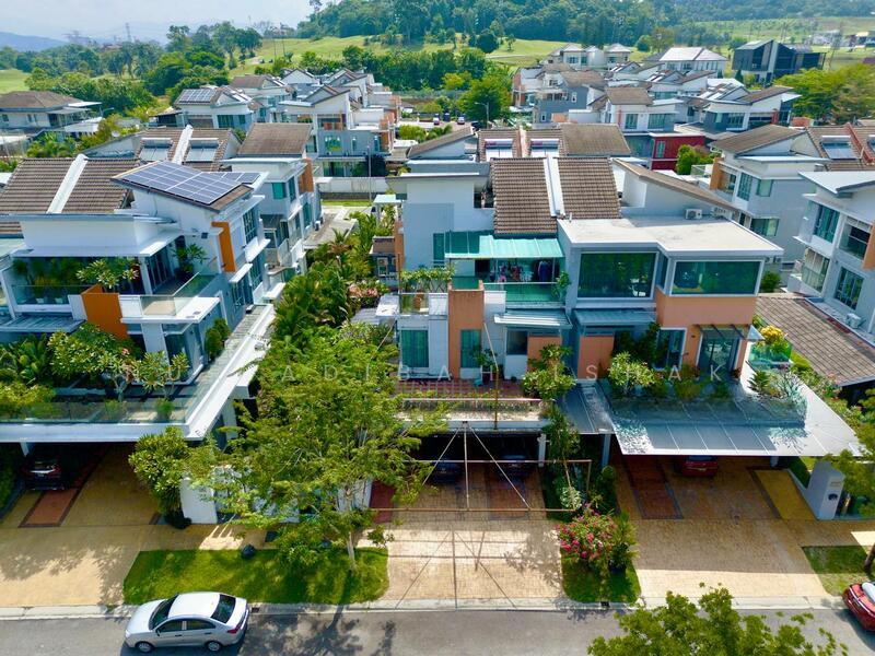 Semi-D Bangi Lakehill Villas fully renovated - 2