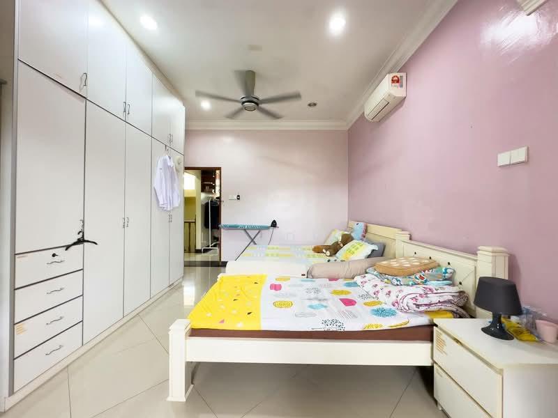 Shah Alam, Seksyen 2 - 4