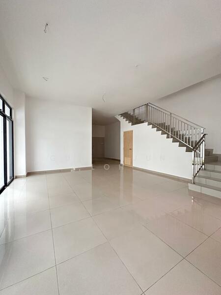 Taman Mount Austin - 4