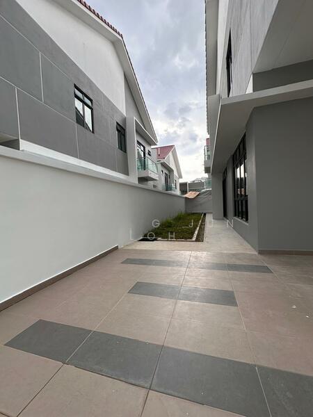 Taman Mount Austin - 2