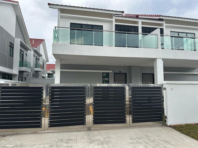 Taman Mount Austin - 1