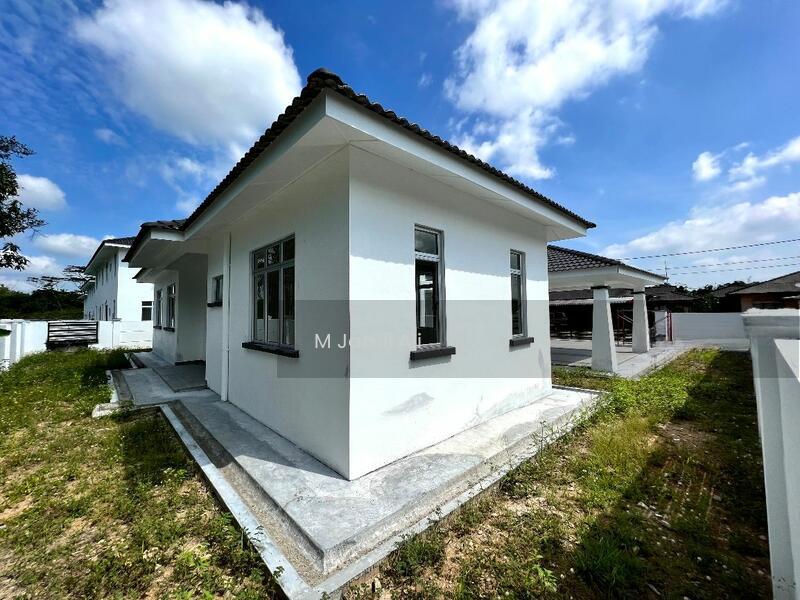 New Bungalow Batu Pahat - 4