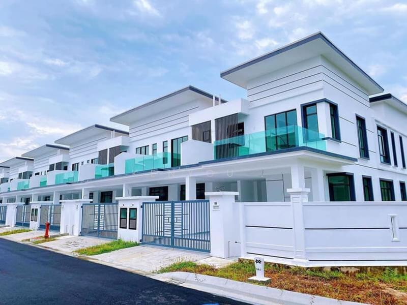 aurora residence mount austin - 1