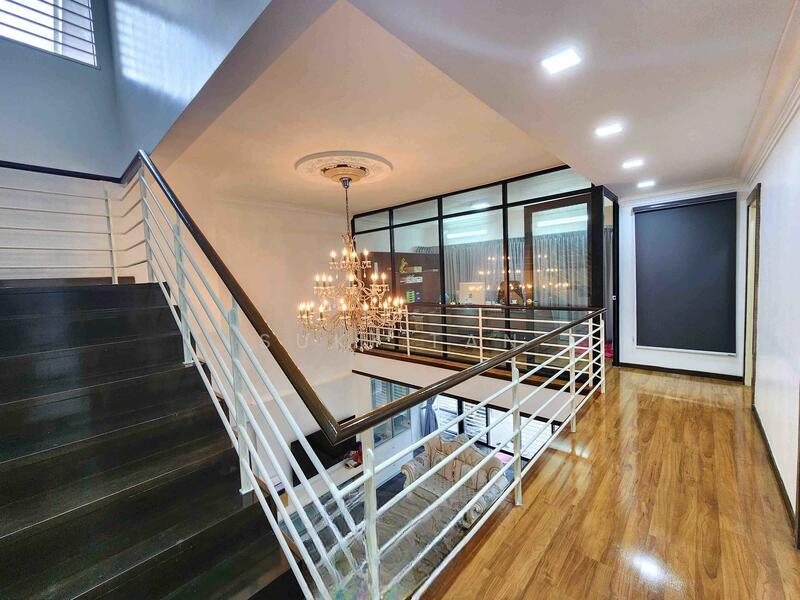 Terraced House at Lake Fields - 5