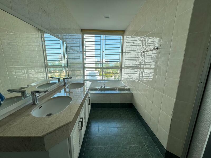 Gurney Beach Resort - 3