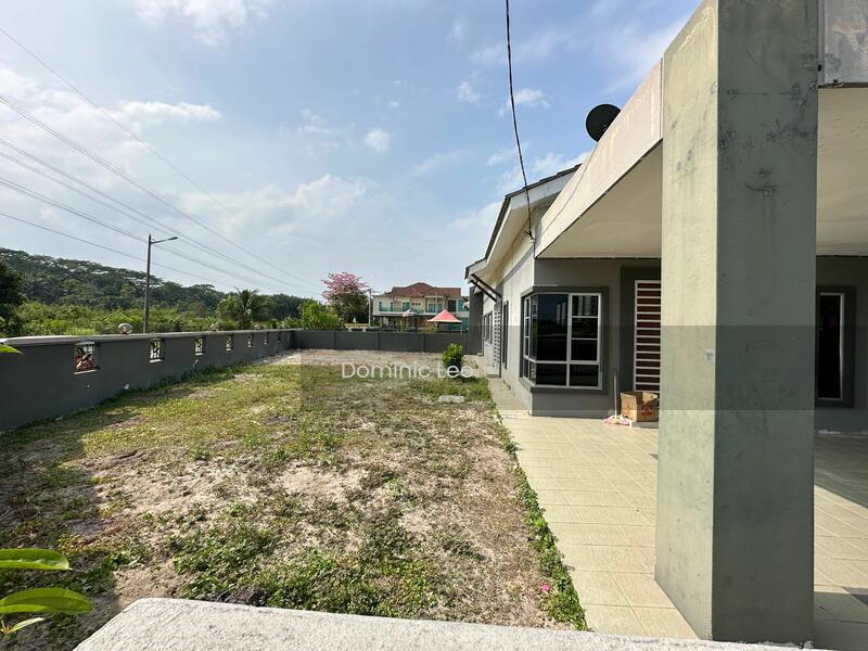 Semi-D house at Klebang - 3