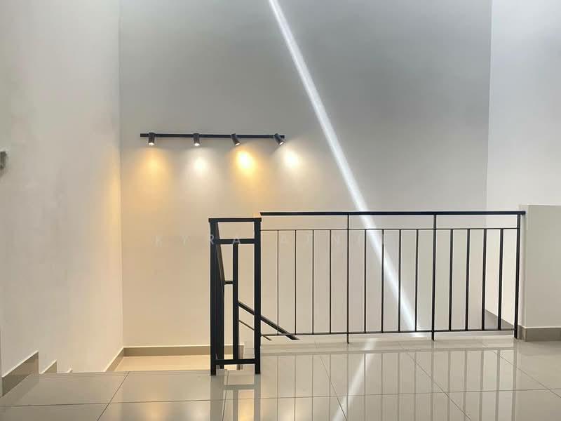 DOUBLE STOREY TERRACE SEJATI LAKESIDE PHASE 1 CYBERJAYA - 4