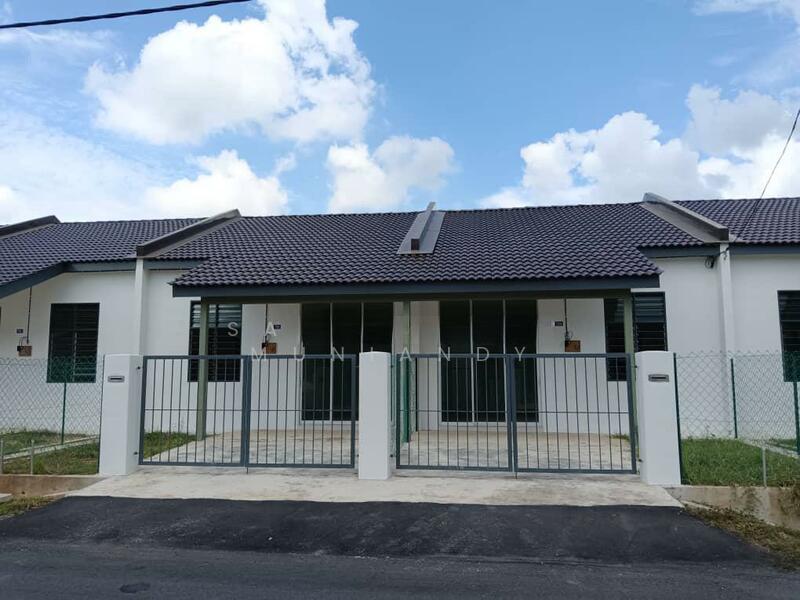 Rumah Teres Setingkat di Bukit Kayu Hitam - 1