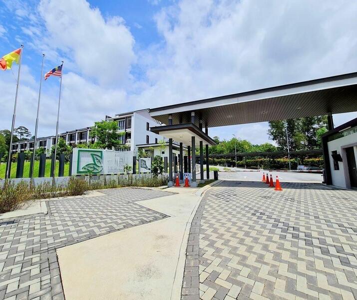Townhouse at Bukit Jelutong - 1