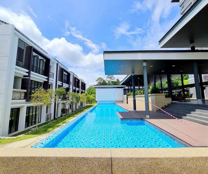 Townhouse at Bukit Jelutong - 2