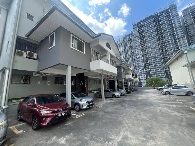 Townhouse @ Sri Lata Condominium - 2