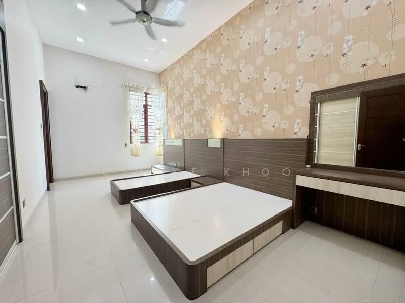 Setia Alam Corner Lot Bungalow - 3