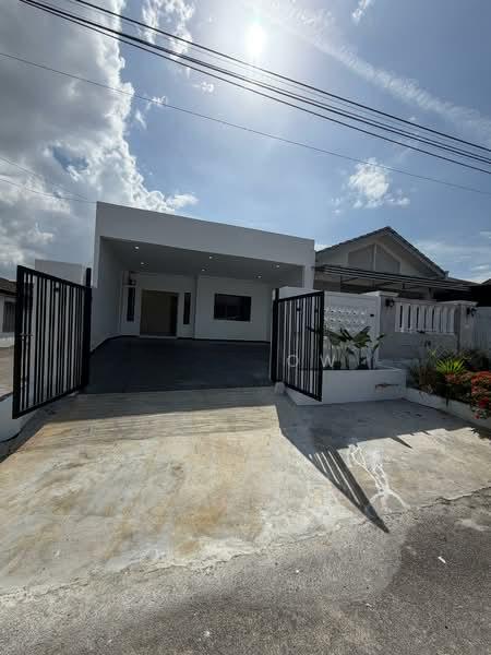 Single storey house end lot for sale at johor jaya - 1