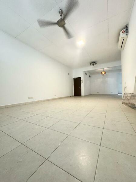 Lakes Condominiums / Pangsapuri Tasik - 4