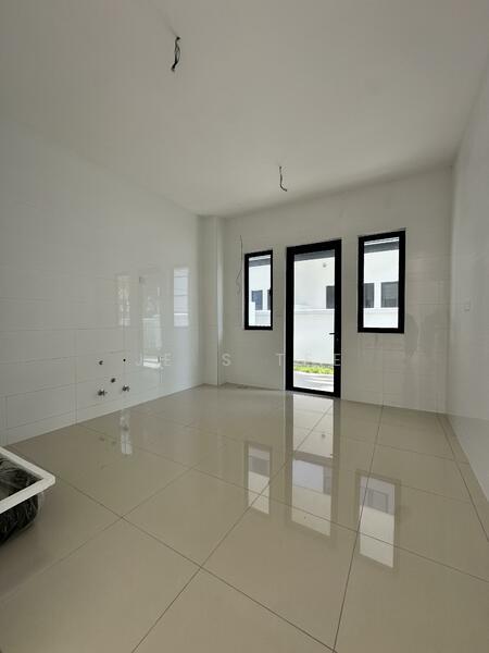 ARUNDINA - 4