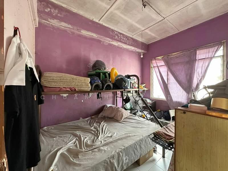 Flat Taman Perling - 4