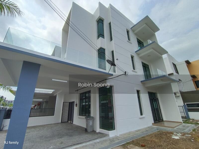 Ujong Pasir / Permatang Pasir Perdana - Corner 2 half Storey Super-Link - 2