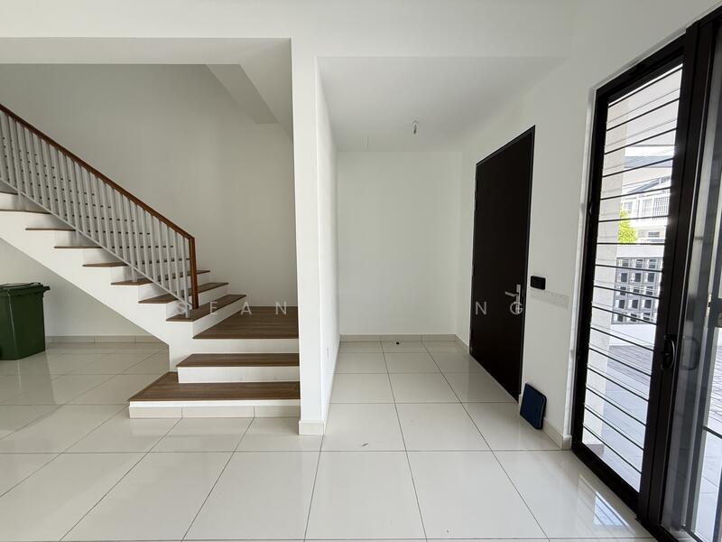 Elmina Green Six - 2