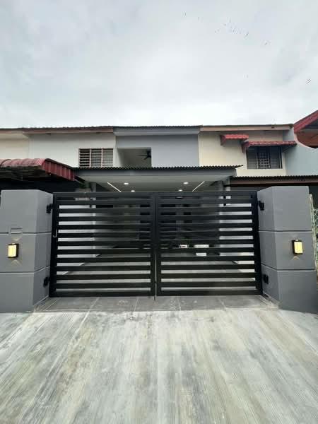 Double Storey Low Cost @ 9 Jalan Lading 16, Taman Puteri Wangsa, Ulu Tiram, Johor - 1