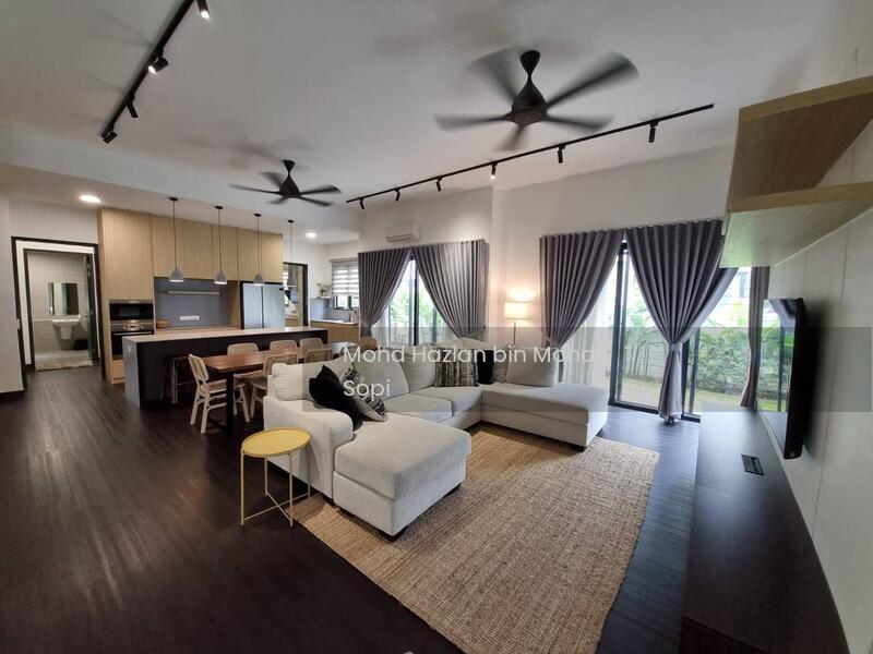 City of Elmina : Reesia - 1