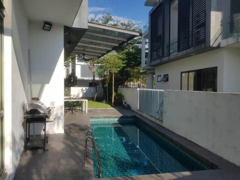 Semi-Detached House at Lake Fields - 4