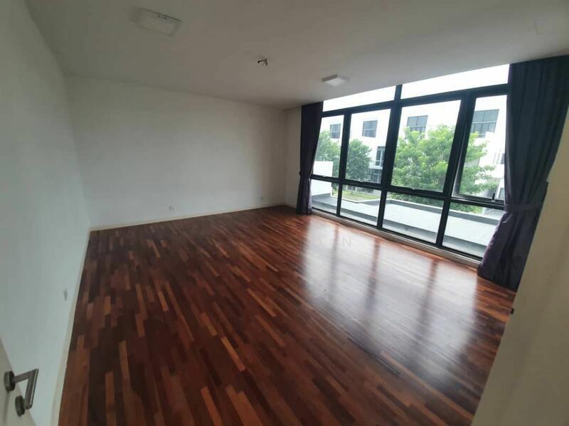 3-storey Terraced House at Lake Fields - 2