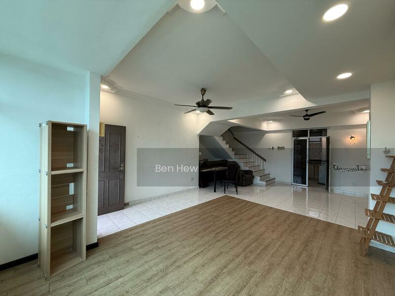 Persiaran Bayan 3 - 4