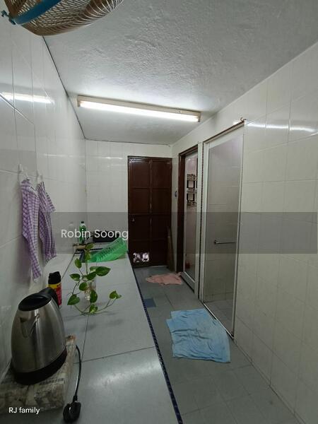 Freehold 1 Storey Terrace house at Ujong Pasir - 5