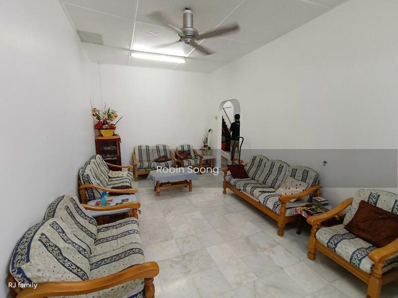 Freehold 1 Storey Terrace house at Ujong Pasir - 1