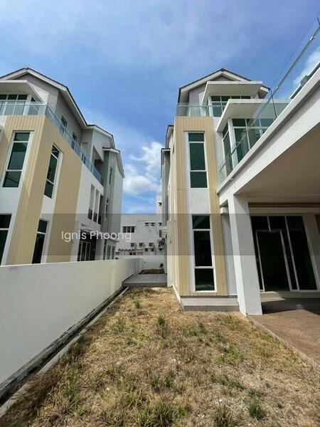 Sentrino Residence 3 Storey Semi-D @Alma - 2