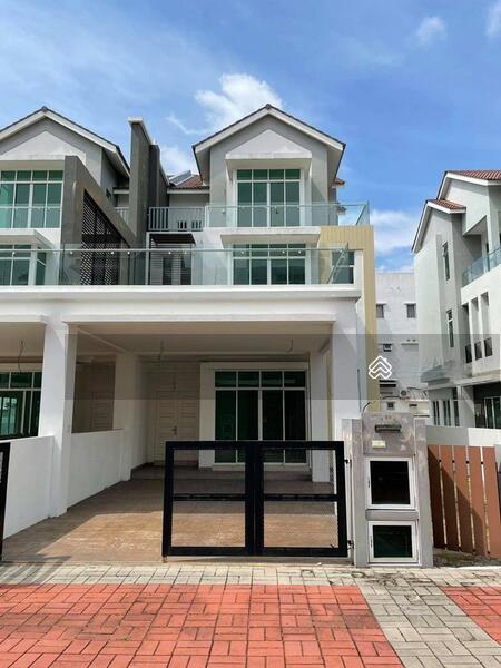 Sentrino Residence 3 Storey Semi-D @Alma - 1