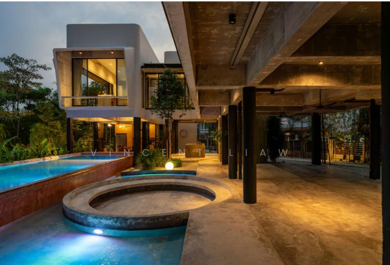 Bungalow at Seksyen 11 - 4