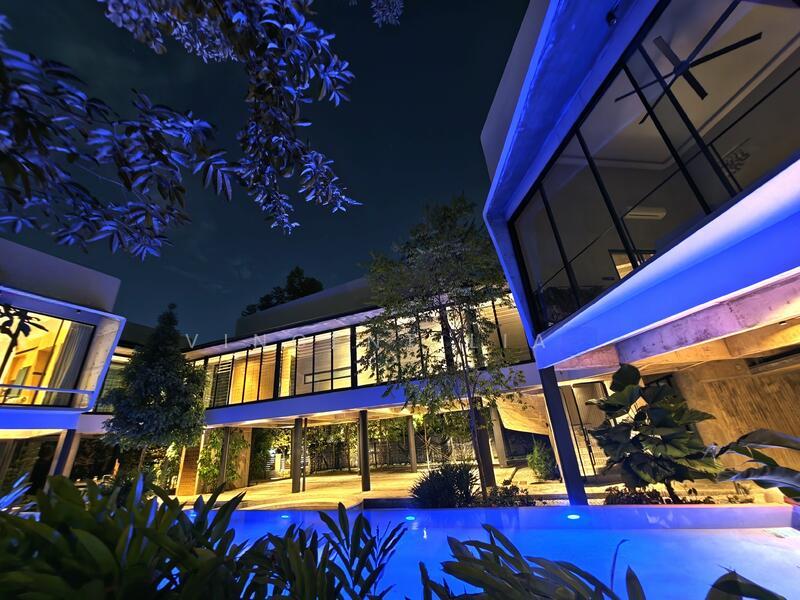 Bungalow at Seksyen 11 - 3