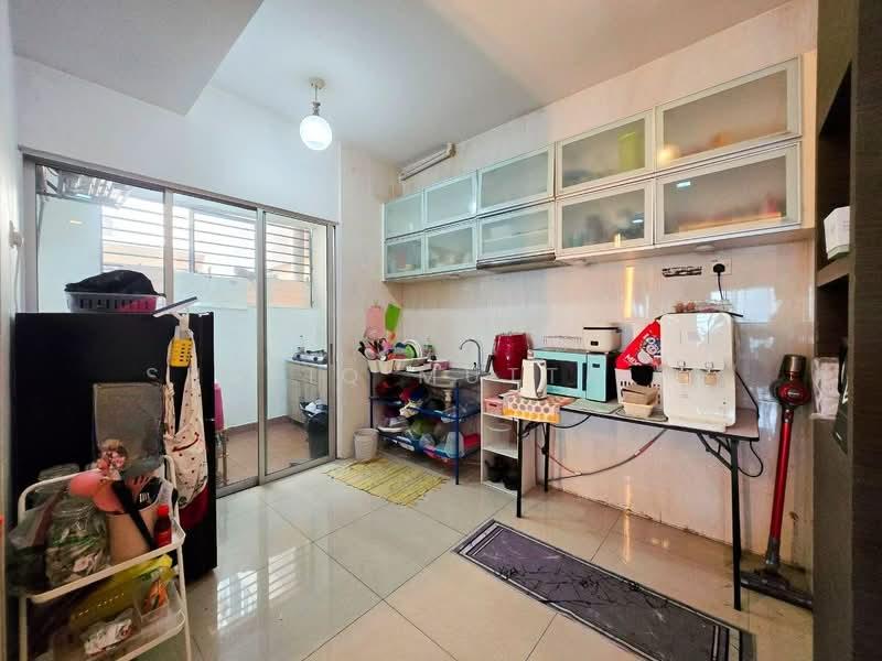 Connaught Avenue - 4