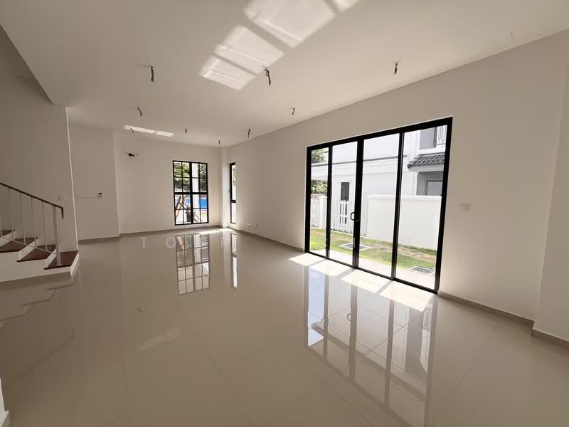 Precinct Arundina - 5